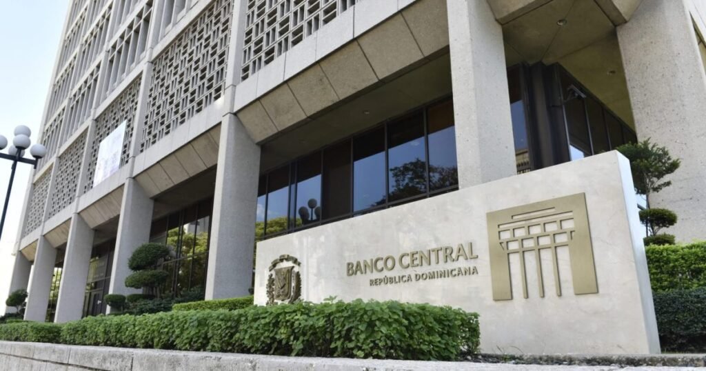 Remesas suben a US$5,170.1 millones, pero el impulso vuelve a depender de la diáspora y del contexto externo