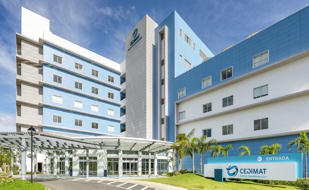 CEDIMAT hace primer implante de válvula aórtica Allegra en RD y destaca el reto del acceso a tecnología avanzada