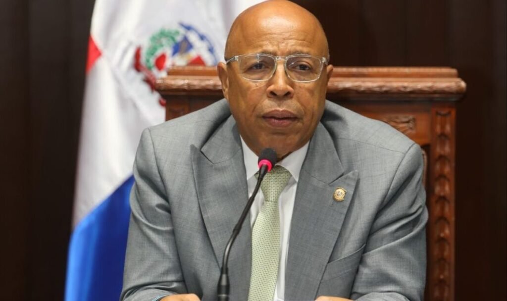 Pacheco se enfoca en la crisis internacional mientras persiste la presión por respuestas sobre su impacto económico