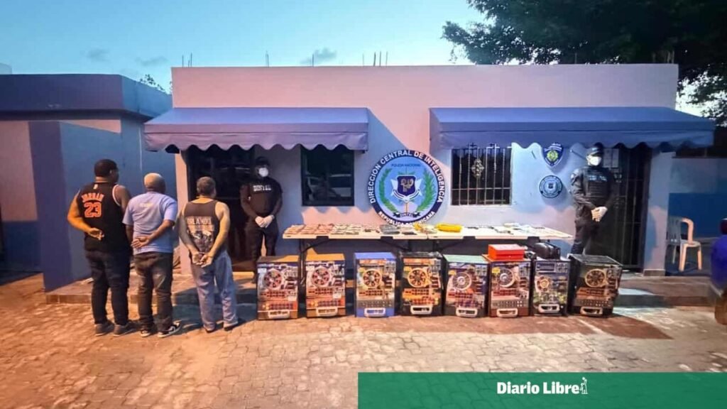 Allanamientos en Santo Domingo Norte dejan drogas, armas y más de cinco millones de pesos ocupados