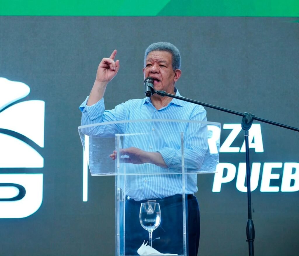 Leonel acusa al PRM de justificar la reforma fiscal y la subida eléctrica pese a contratos de carbón y gas a US$69