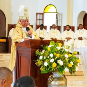 Despedida en Barahona deja balance abierto: monseñor Romero admite límites tras 11 años en la diócesis