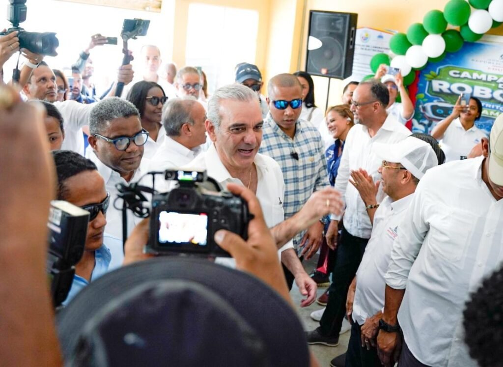 Abinader encabeza en Samaná la jornada ‘Primero Tú’ en medio del escrutinio por los resultados de la presencia oficial