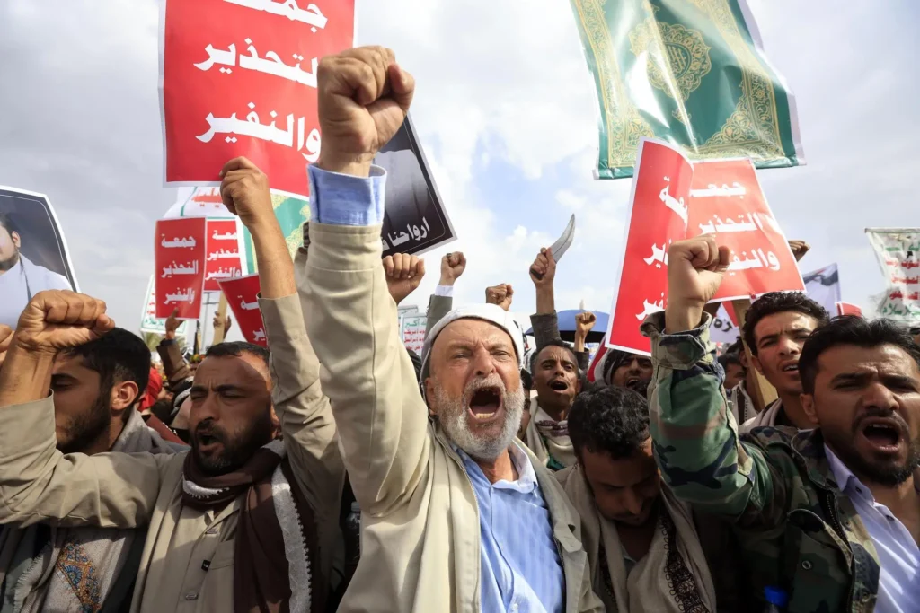 Miles de hutíes se movilizan en Saná y elevan la presión sobre Arabia Saudí