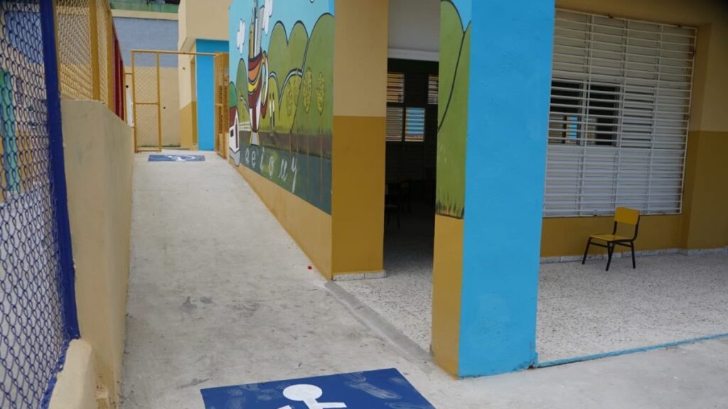 Educación fija el 24 de agosto para el inicio escolar mientras Abinader vuelve a presentar obras como respuesta a las exigencias del sistema