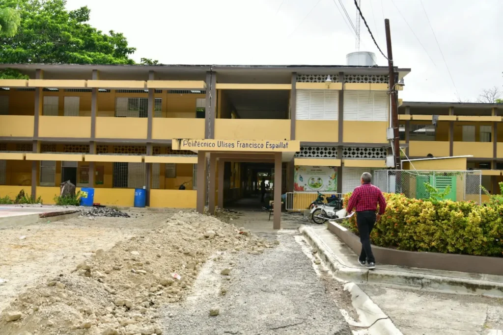 Obras pendientes y falta de cupos tensan el arranque escolar en Santiago