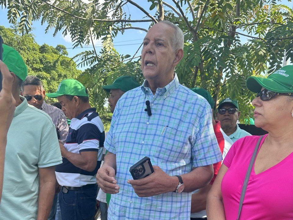 Malestar por costo de vida y servicios golpea recorrido de Fuerza del Pueblo en Santo Domingo Este