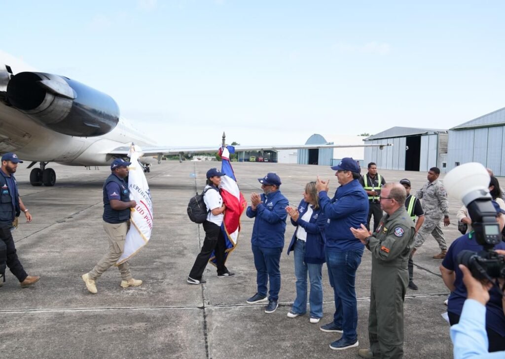 Regresa la brigada dominicana que atendió a 2,502 personas en Venezuela y persiste la exigencia de rendición de cuentas
