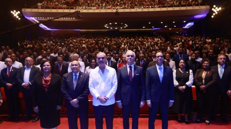 Consulta educativa oficial evidencia rezagos y Abinader lleva otra reforma al Congreso