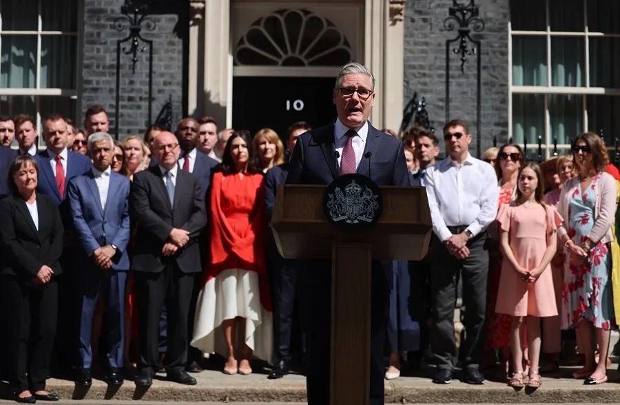 Starmer se despide de Downing Street tras perder apoyo en su grupo parlamentario