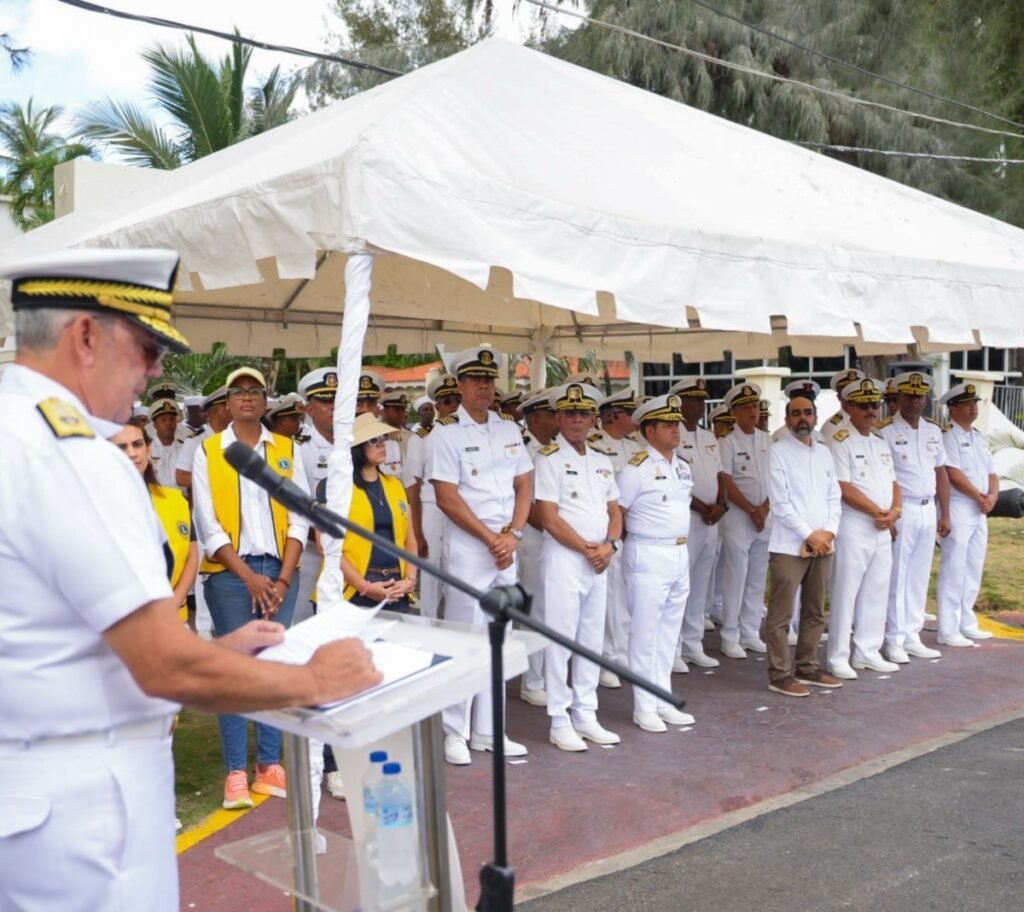 Buque de la Armada lleva a Colombia unas 50 toneladas de ayuda reunida por el Gobierno y donantes