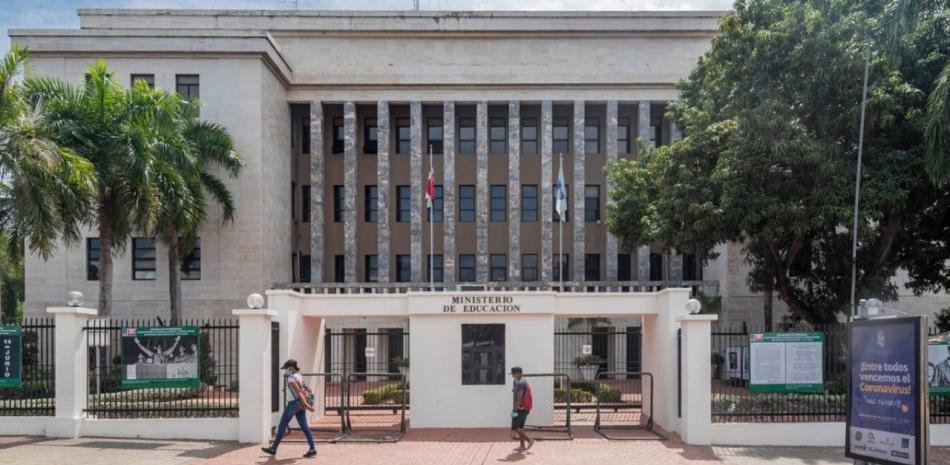 Minerd admite que pago de incentivos docentes sigue atado a reclamaciones y trámites pendientes