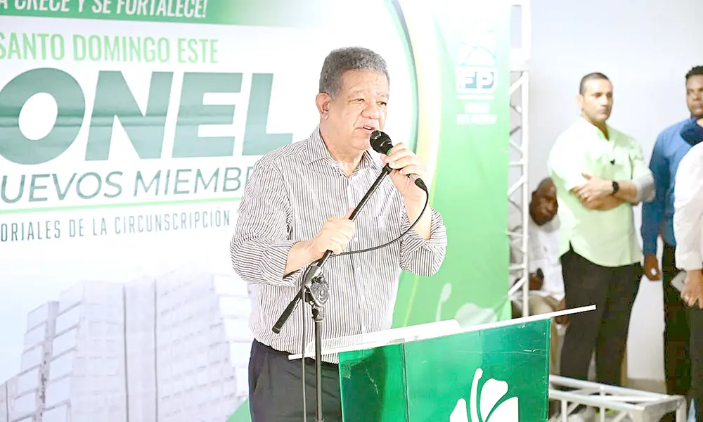 Leonel cuestiona en SDE apagones, cobros y falta de agua