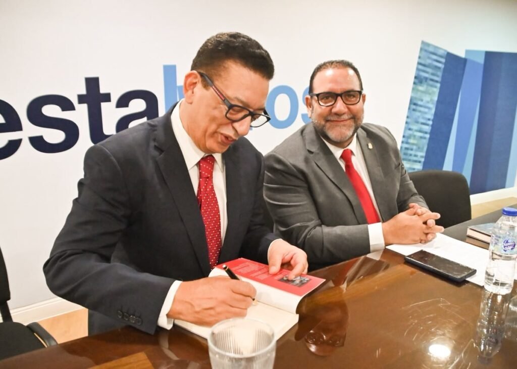 Dirigente del PRSC centra agenda en una novela mientras persiste el debate sobre prioridades y resultados