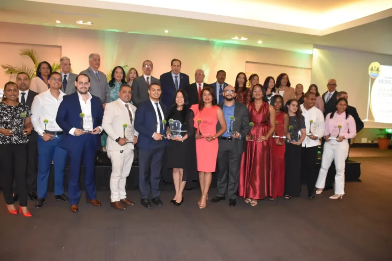 MEDICOOP premia a 18 residentes y visibiliza la exigencia detrás de su formación