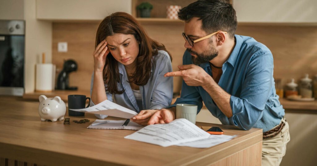 La opacidad del dinero en pareja afecta la estabilidad económica y agrava la vulnerabilidad de las mujeres