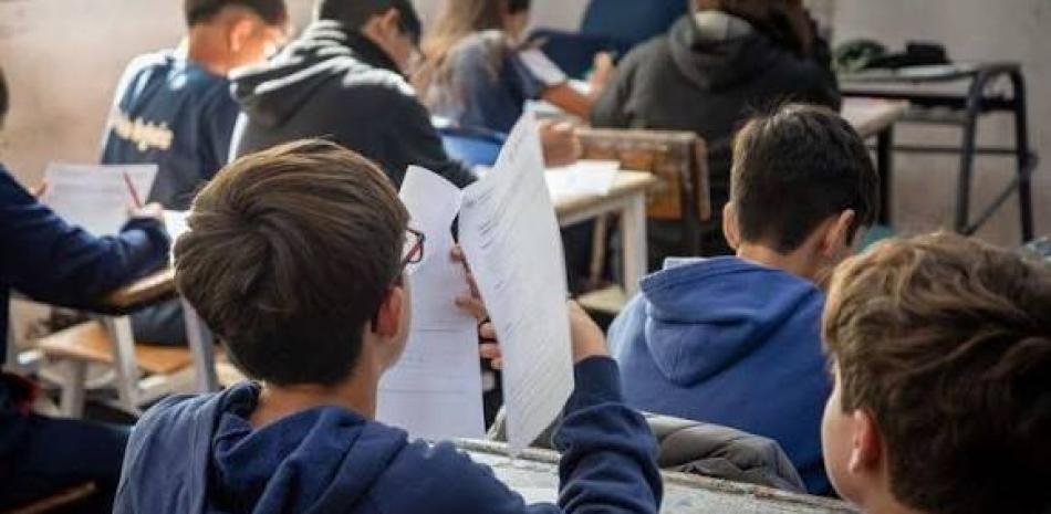 Alza de hasta 10% en colegios agrava presión sobre familias a semanas del año escolar