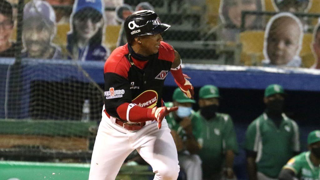 Escogido libera a Wander Franco y otros tres jugadores en un ajuste previo al draft