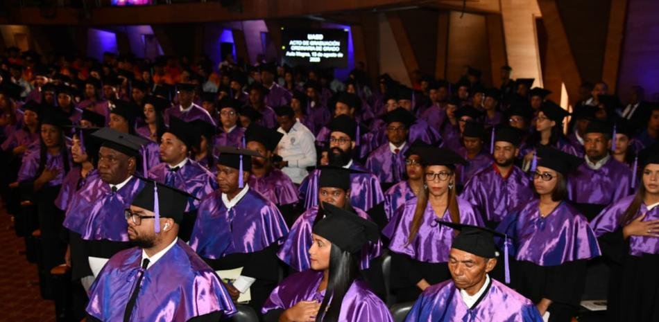 La UASD gradúa 716 nuevos profesionales y vuelve a poner en foco el costo humano de estudiar