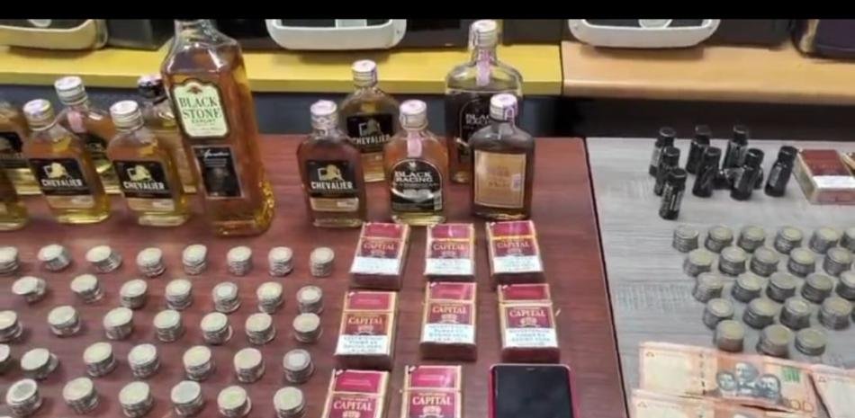 Allanan tres negocios en Puerto Plata y hallan tragamonedas, efectivo y otros artículos