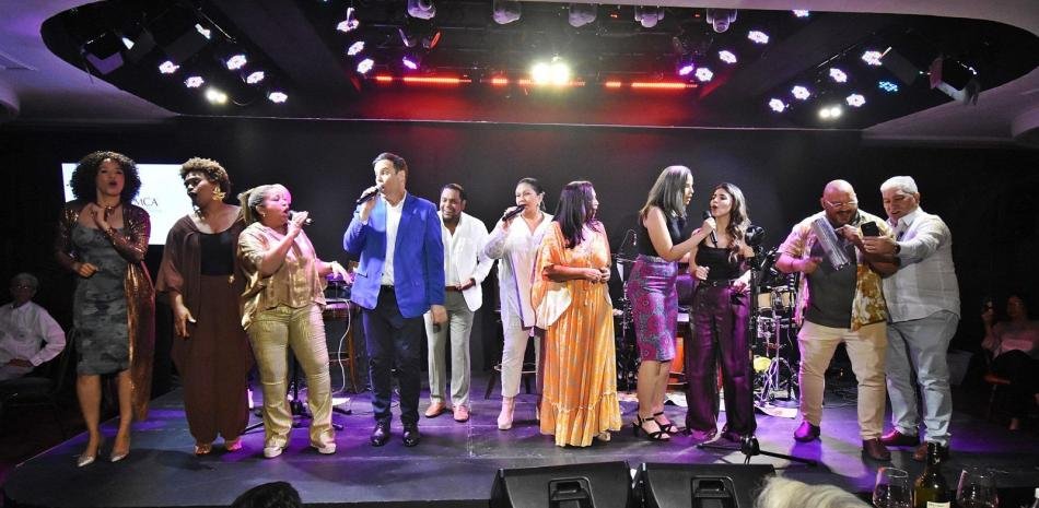 Frank Ceara y Adalgisa Pantaleón llevan “Íntimo” de Santo Domingo a Santiago, con gira en camino