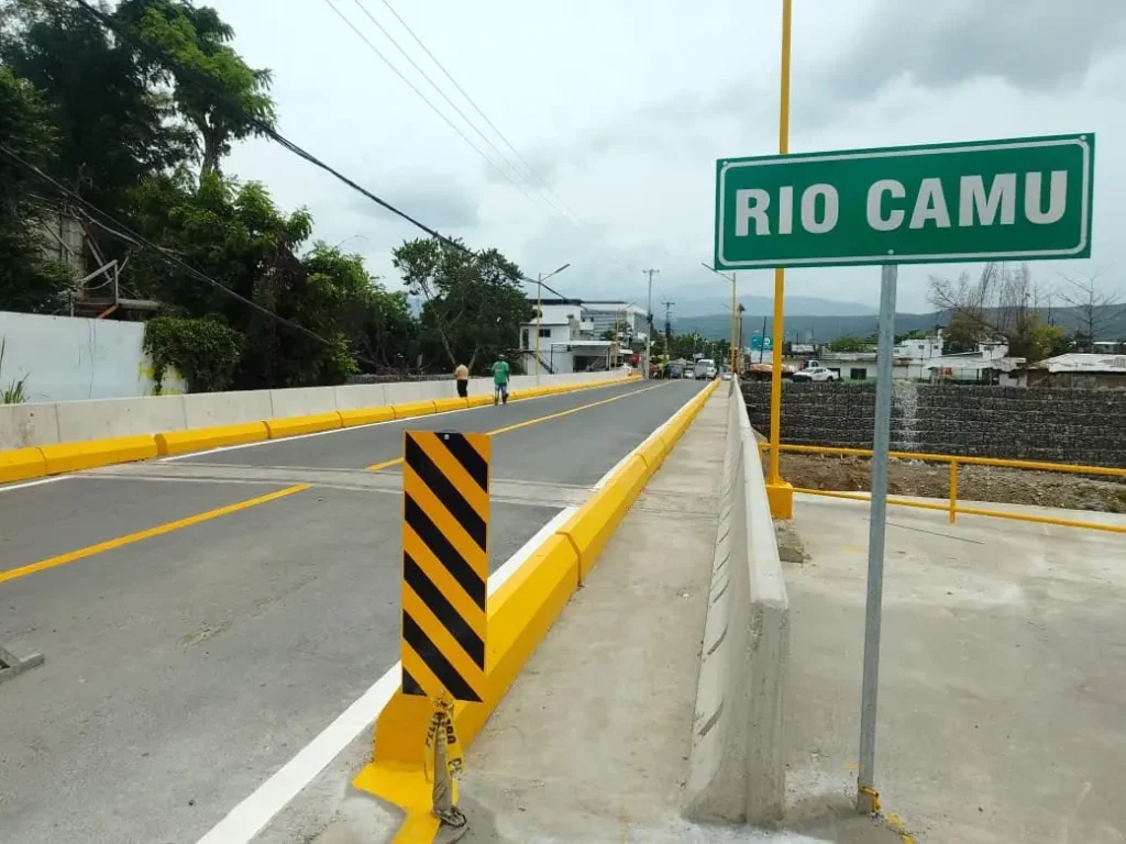 Reabren el puente Antonio Guzmán sobre el Camú y se reactiva la conexión vial en La Vega