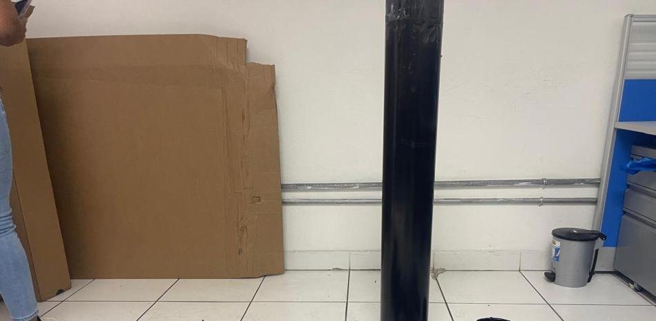 DNCD ocupa marihuana oculta en un portaplanos en Las Américas y detiene al destinatario del envío