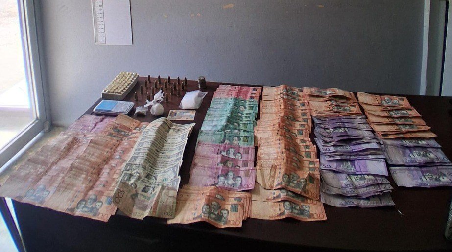 Esperanza: apresan varias personas, ocupan drogas, municiones y dinero en operativo policial