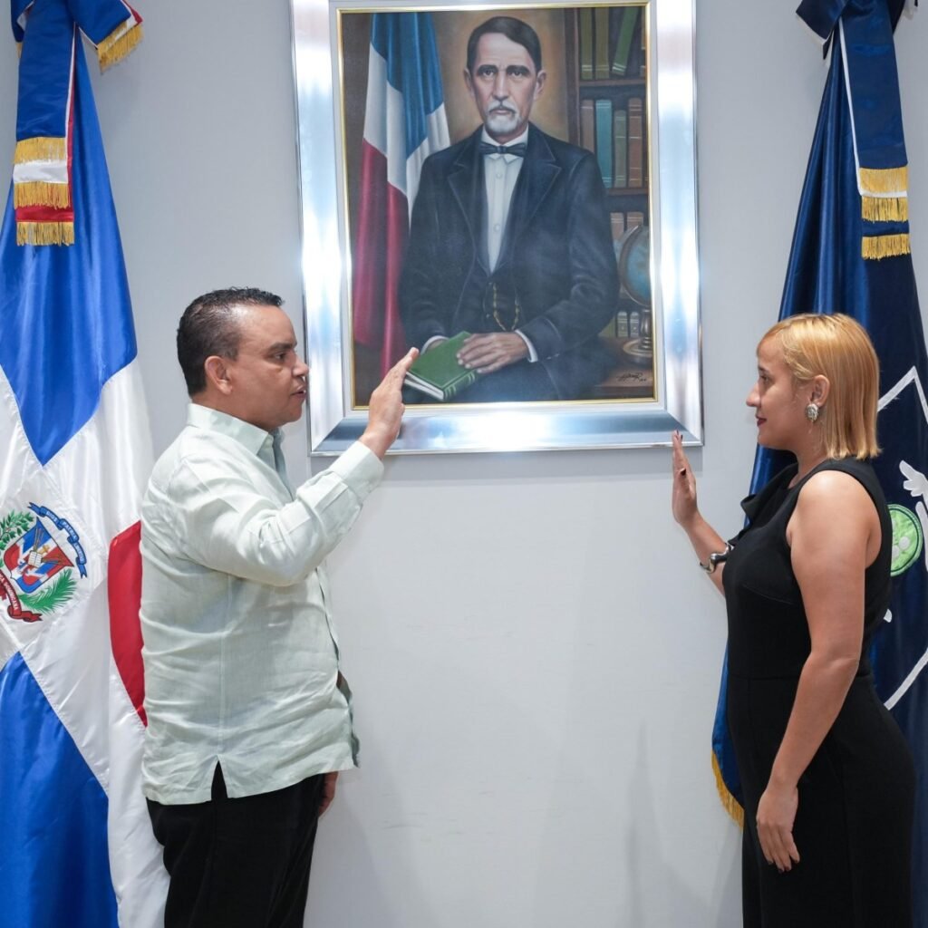 SNS juramenta nuevos directores en cuatro hospitales y ordena levantar necesidades en la red pública