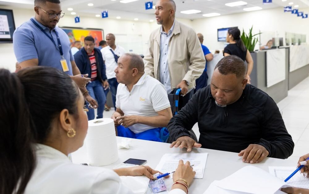 Hacienda paga RD$1,358 millones en indemnizaciones a 1,449 policías retirados en 2025