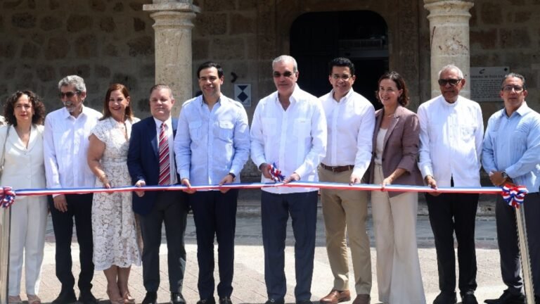 Abinader y Collado ponen en marcha en la Ciudad Colonial una ruta eléctrica y la renovación del Alcázar de Colón por casi RD$500 millones