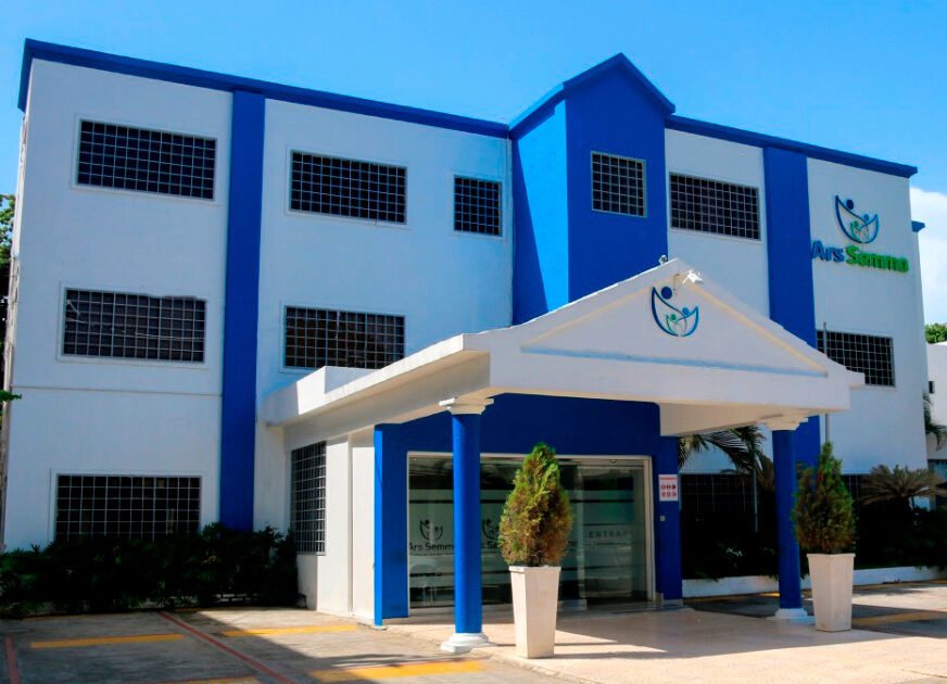 ARS SEMMA reconoce tope de cobertura tras gastar RD$1.62 millones en la maestra Zoila Cristina Familia