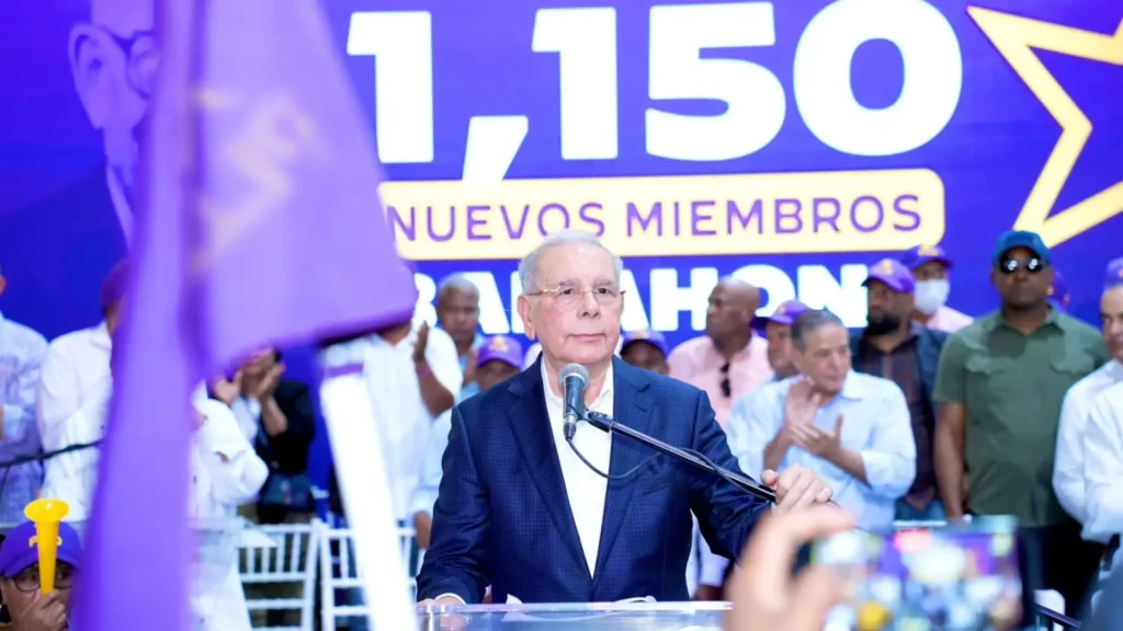 PLD juramenta 1,150 nuevos miembros en Barahona y refuerza su ofensiva de reorganización