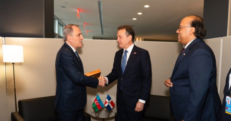 Gobierno firma exención de visado con Azerbaiyán y abre otro frente para exigir resultados concretos de su agenda exterior