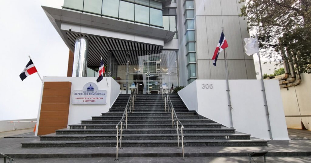 La República Dominicana libra un pago de más de US$100 millones y el caso de la basura vuelve al escrutinio
