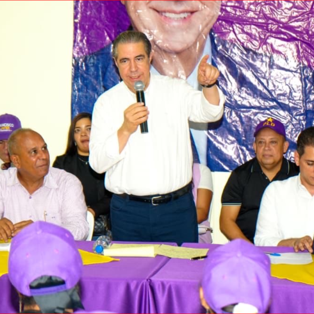 Francisco Javier dice que Monseñor Nouel está con el PLD y exhibe respaldo bajo la lluvia