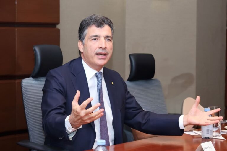 Banca cierra la puerta a bajar comisiones en gasolineras pese al alto volumen de pagos con tarjetas